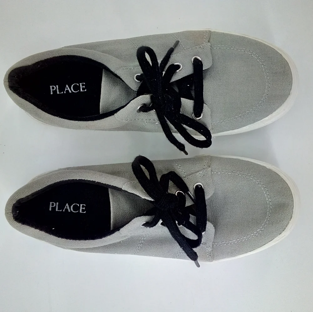 The Children's Place Gray Canvas Sneakers Big Kid 4 Black Laces